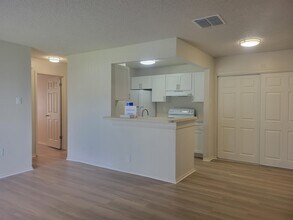Building Photo - 3811 Bowline Cir