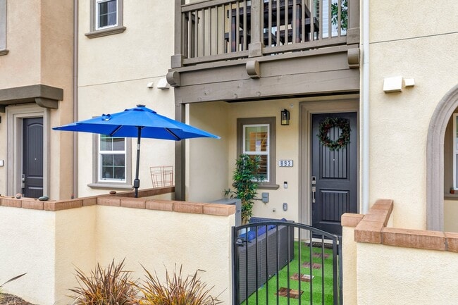 Building Photo - 893 Blackstone Dr