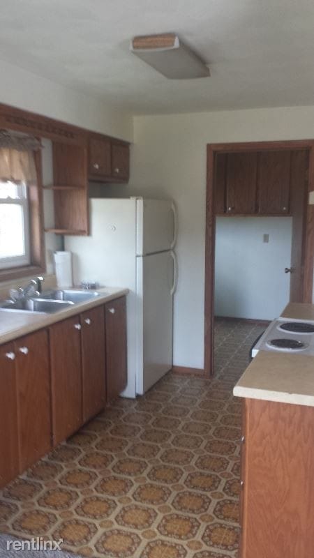 Building Photo - 2930 W 4th St