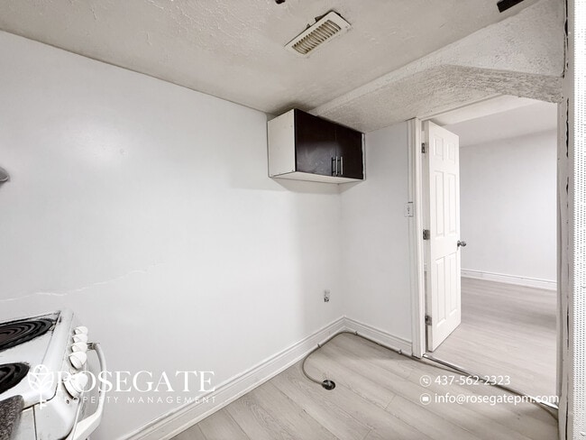 Building Photo - 2-Bedroom Apartment with Parking & Dual Closets – Scarborough