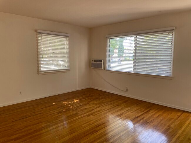Building Photo - 8561 Colgate Ave