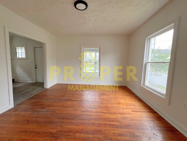Building Photo - 3 bedrooms 1 bathroom house