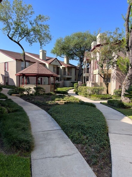 Building Photo - 2120 El Paseo St
