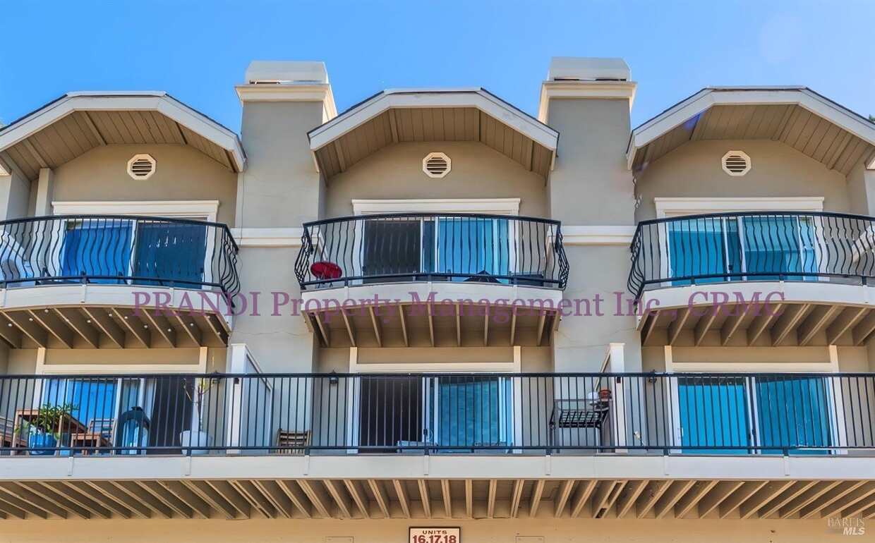 Primary Photo - Terra Linda Townhouse with Modern Amenitie...