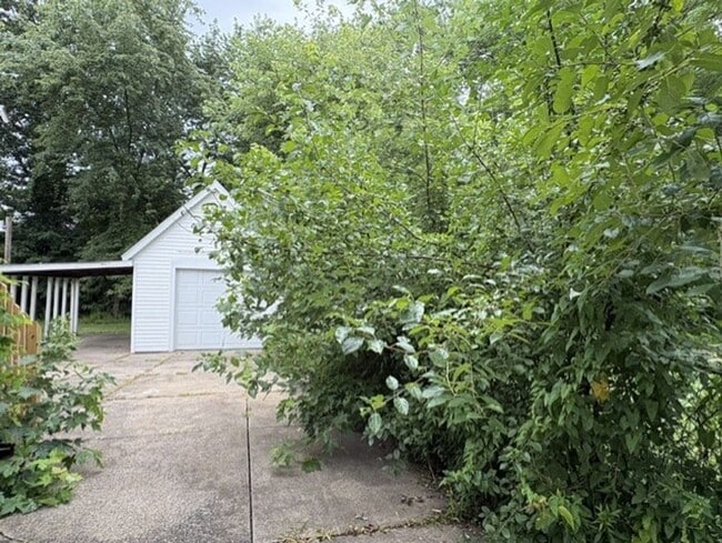 Building Photo - Updated West Akron Home with Flexible Living Space, Large Yard & Garage