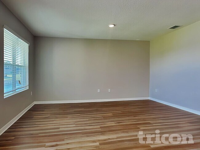 Foto del edificio - 991 Summer Glen Dr