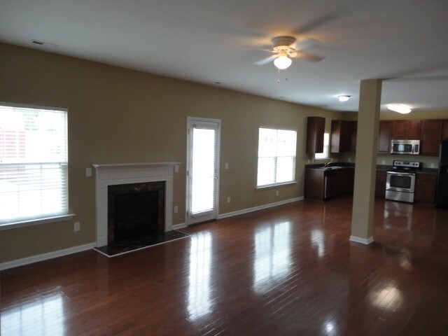Foto del edificio - 1010 Golden Crest Dr