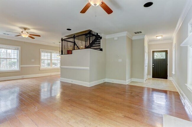 Building Photo - 3705 Paces Park Cir SE