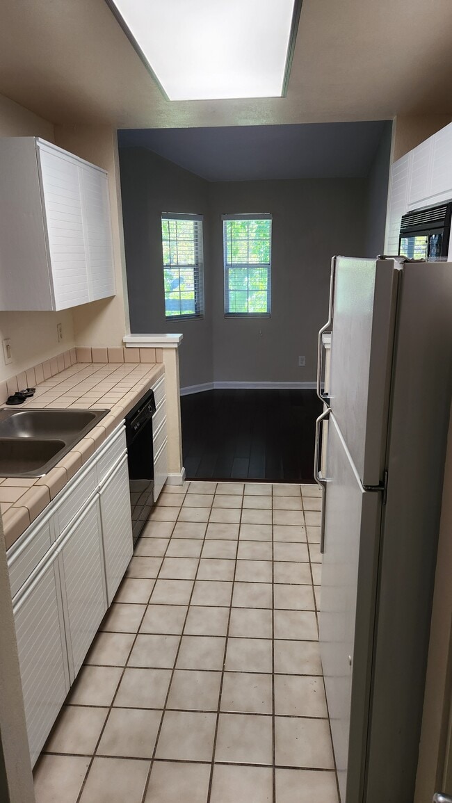 Building Photo - 8170 Mountain View Dr