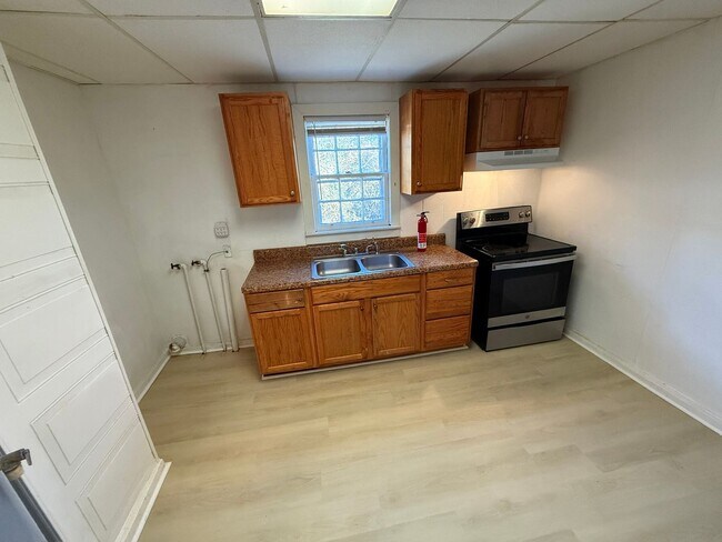 Foto del edificio - Charming and Affordable Home on quiet street (2 bedroom/1 bath)