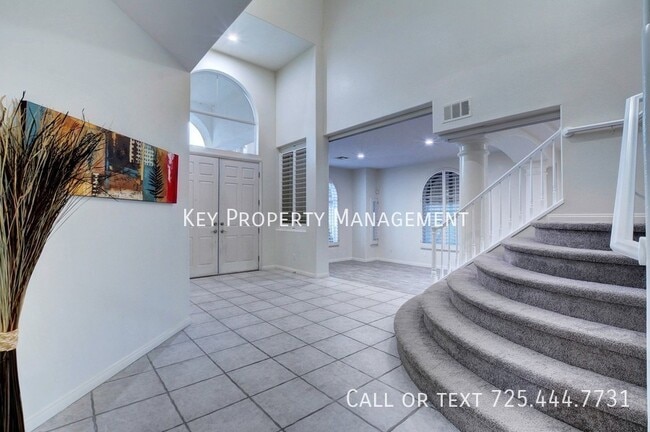 Building Photo - REMODELED GUARD GATED GOLF COURSE HOME W/ ...