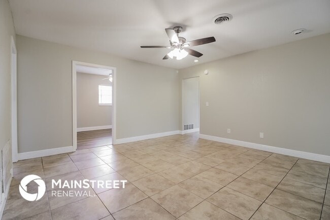 Building Photo - 734 Dunhill Dr