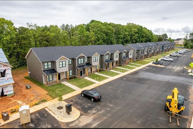 Building Photo - 151 Sunburst Villa Dr