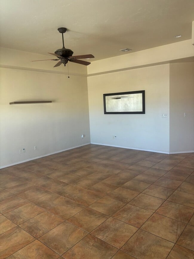 Building Photo - Beautiful Home Available Now!!
