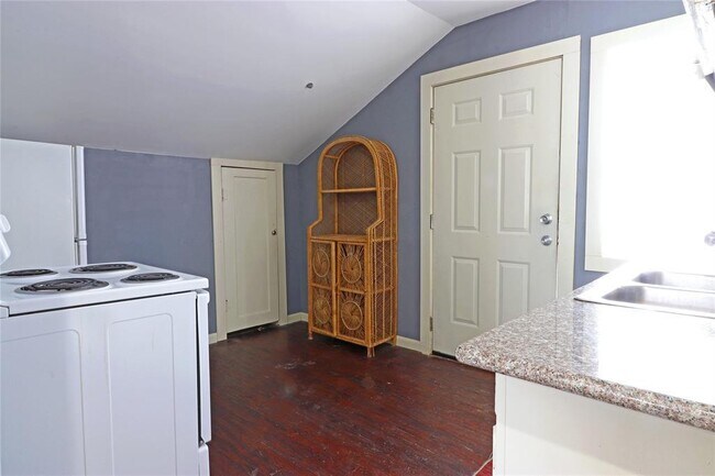 Kitchen from another angle - 4412 Rusk St
