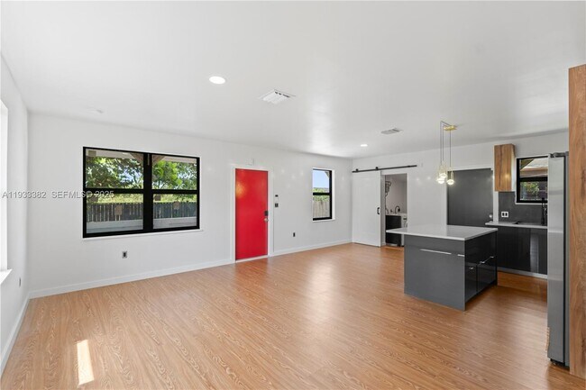 Foto del edificio - 1745 NW 151st St