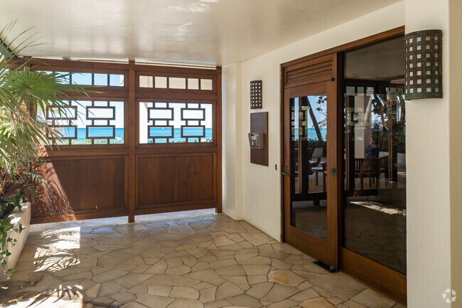 Building Photo - 3019 Kalakaua Ave