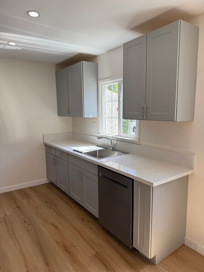 Cocina - 11307 Miranda St