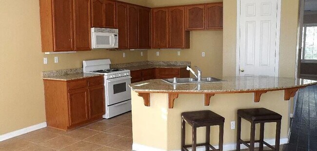 Building Photo - Lovely 5 Bed/3 Bath Home At Chapman Heights Community!