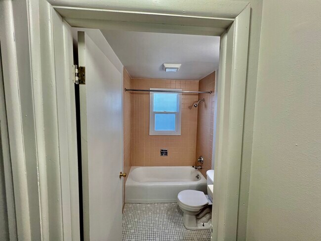 Building Photo - 2122 N 12th St