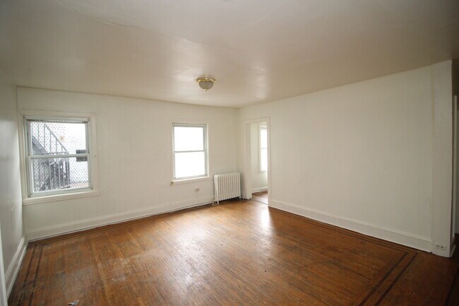 Building Photo - 932 N Charles St