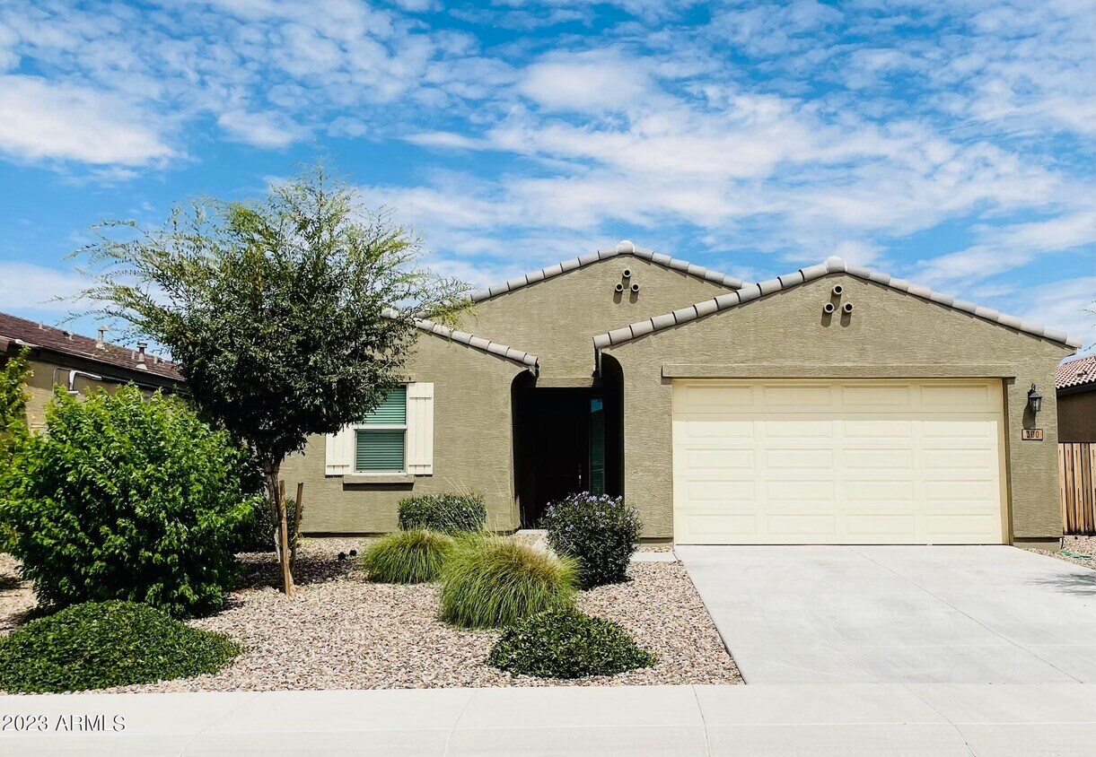 Primary Photo - 300 Pelipa Dr