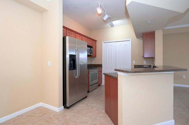 Building Photo - ANNUAL RENTAL - POSITANO PLACE-1 BED/1 BAT...