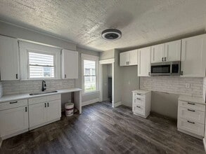 Building Photo - 2132 W 100th St