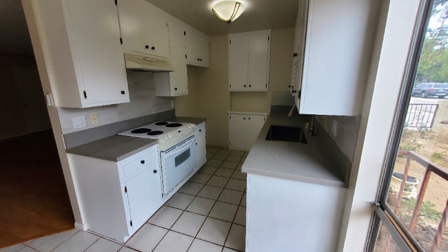 Building Photo - 2213 Voorhees Ave