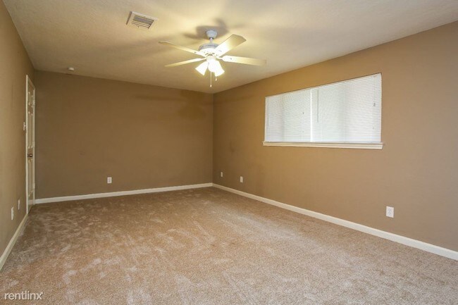 Foto del edificio - 7434 Antoine Dr