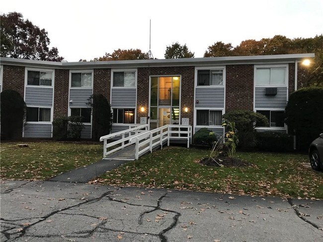Building Photo - 494 Putnam Pike