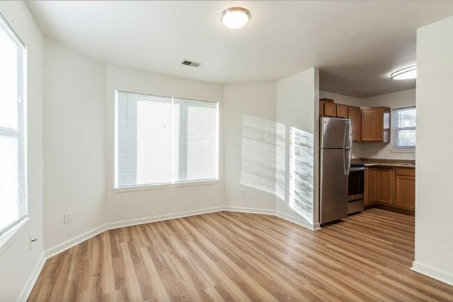 Foto del edificio - Spring 2025 Sublease w/Option to Renew!!