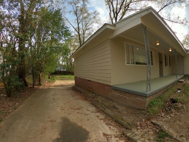 Building Photo - 319 E Northside Dr