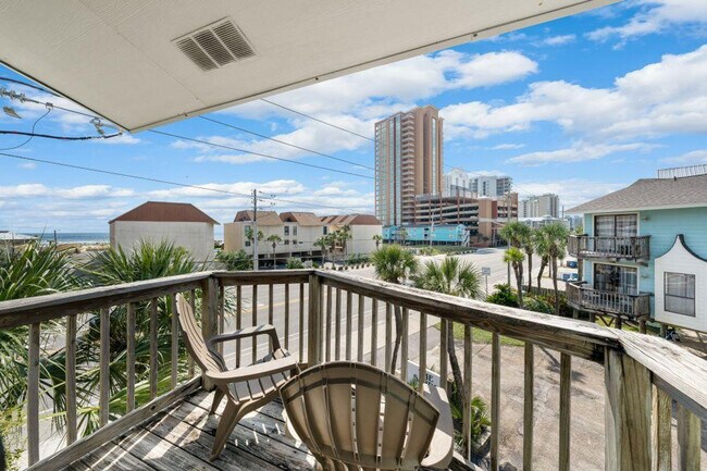 Foto del edificio - 700 W Beach Blvd