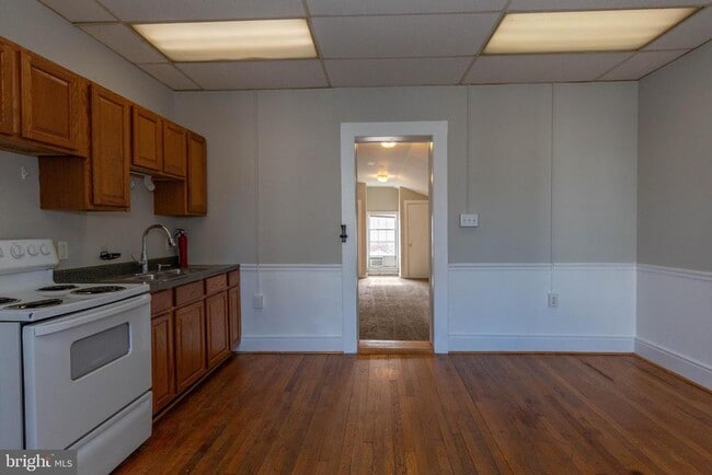 Building Photo - 301 W Martin St