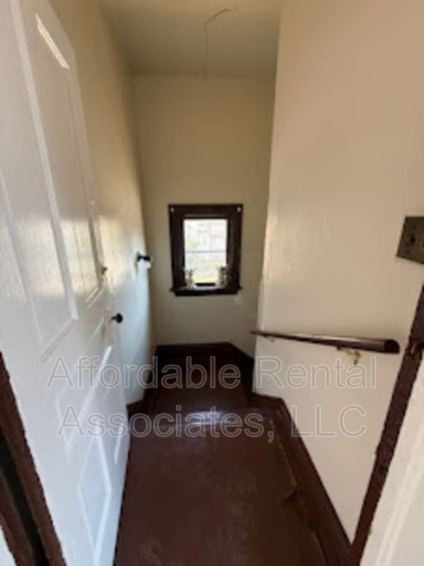 Building Photo - 1500 W Greenfield Ave