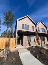 Building Photo - 1026 Linda Ave