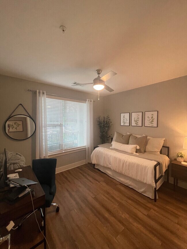 Guest Bedroom/Office - 5840 McCrimmon Pky