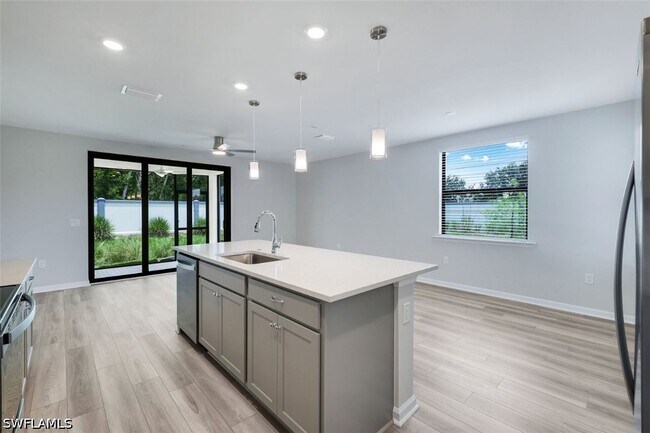 Foto del edificio - 27907 Radiant Ct
