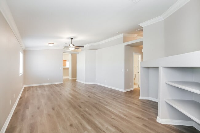 Building Photo - 2015 Pink Coral Dr