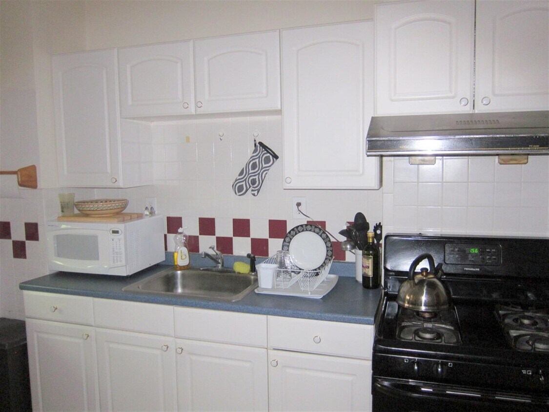 Primary Photo - 12 Evergreen Sq
