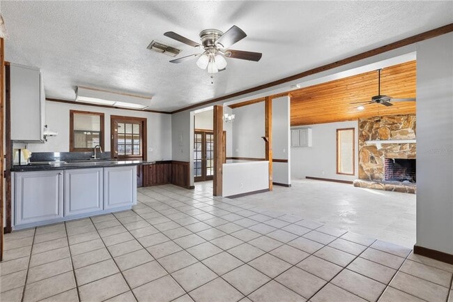 Building Photo - 10301 Trail Ridge Ln