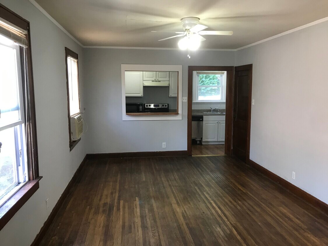 Primary Photo - 93 E Moler St