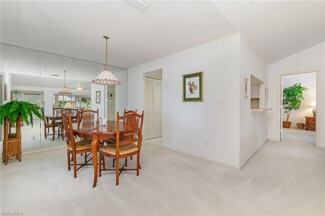 Foto del edificio - 4111 Lake Forest Dr