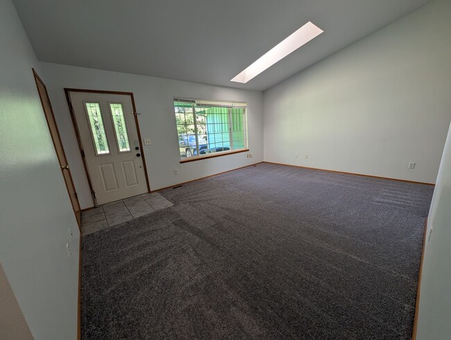 Building Photo - MUST SEE!! Spacious 2 Bedroom Duplex Close...