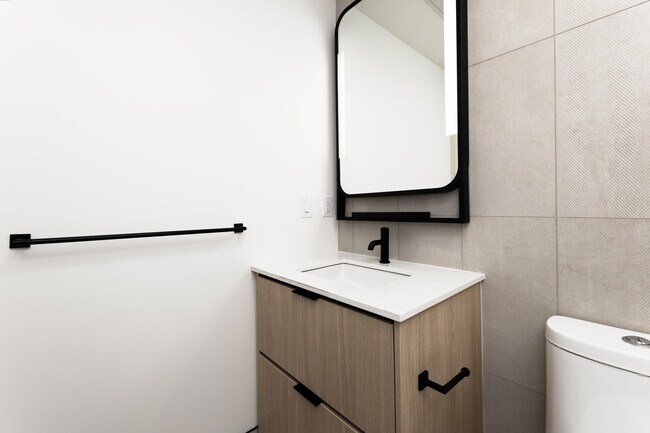 Photo du bâtiment - 1050 Eastern Ave