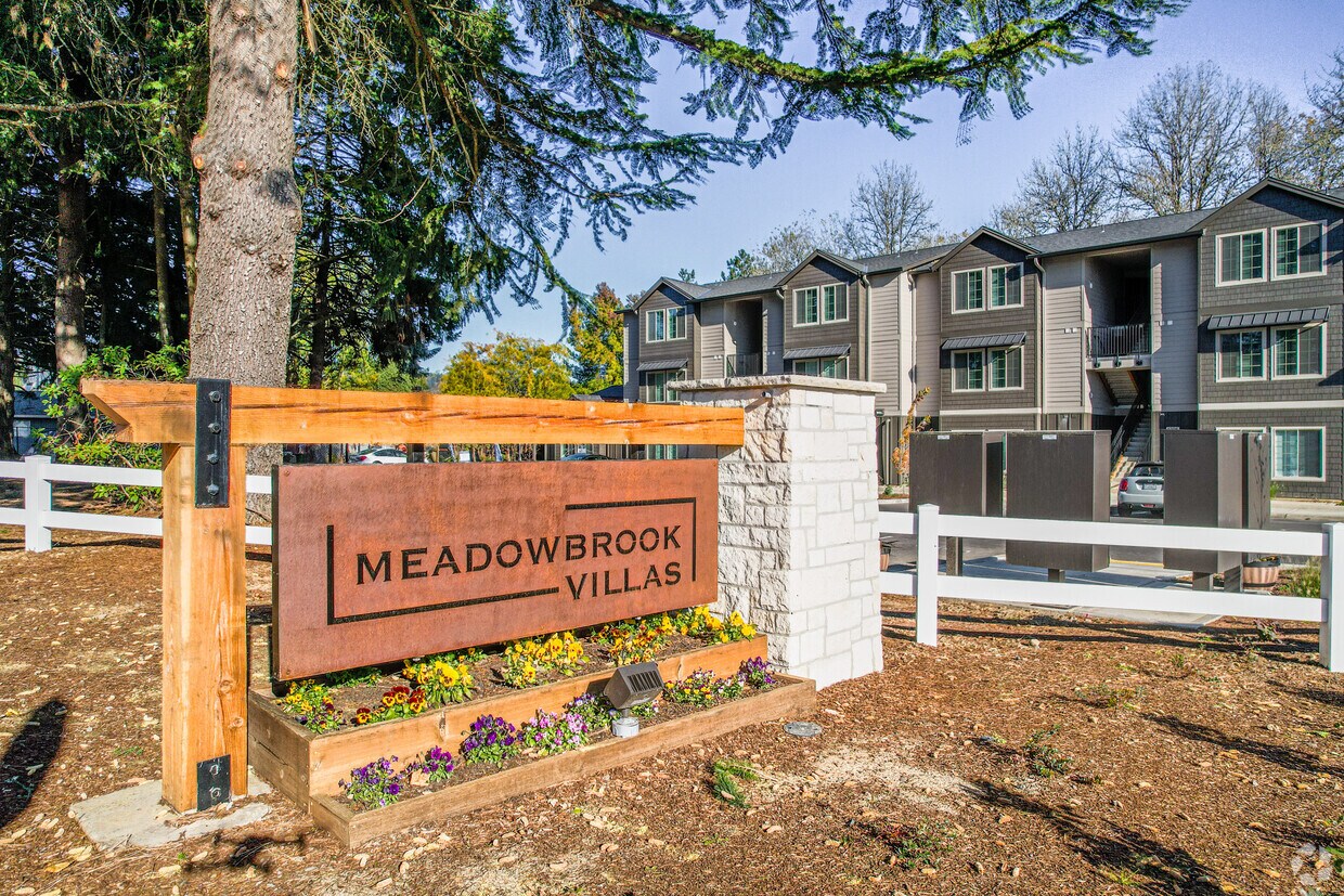 Meadow Brook Villas Apartments in Newberg, OR