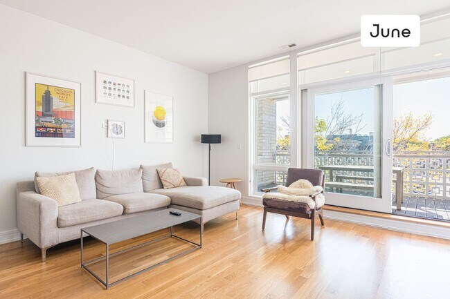 Foto del edificio - ROOM ONLY in 4-bed/2.0-bath Home