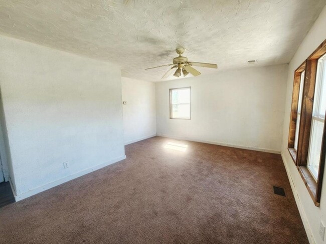 Building Photo - 1421 E 35th Ct