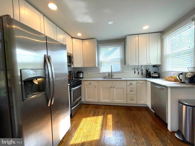 Foto del edificio - 2938 Woodlawn Ave